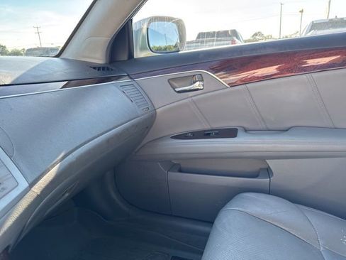 Used 2010 Toyota Avalon Limited FWD image 39