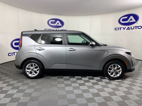 Used 2023 Kia Soul LX w/ Option Group 015 FWD image 2