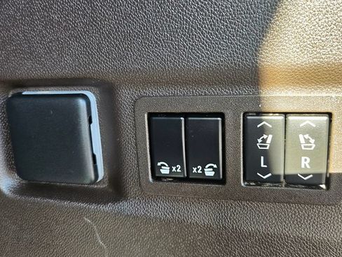 Used 2023 Chevrolet Tahoe LT w/ Luxury Package RWD image 17