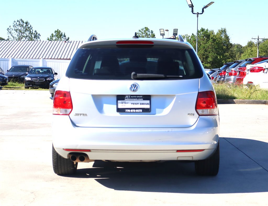 Used 2010 Volkswagen Jetta TDI FWD image 6