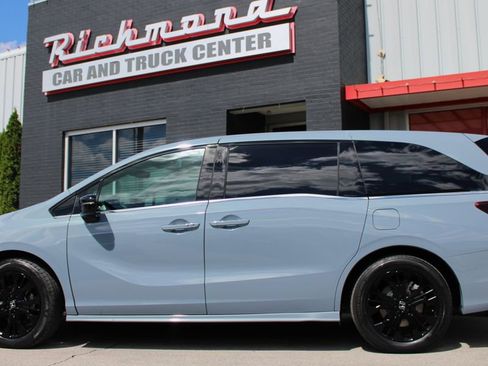 Used 2025 Honda Odyssey Sport-L image 16
