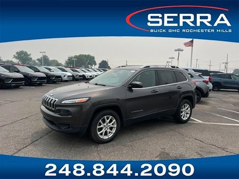 Used 2016 Jeep Cherokee Latitude w/ Cold Weather Group AWD/4WD image 1