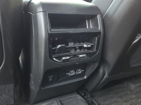 Used 2024 Jeep Grand Cherokee Altitude image 25