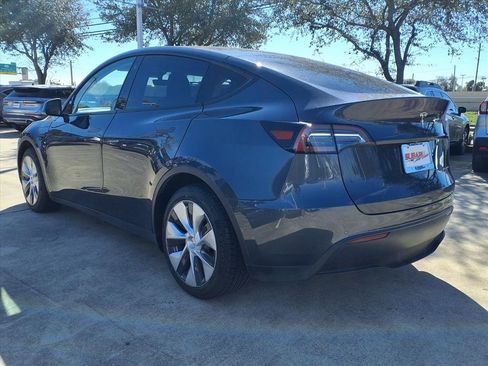 Used 2022 Tesla Model Y Long Range image 2