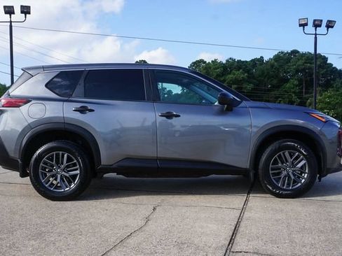 Used 2021 Nissan Rogue S FWD image 3