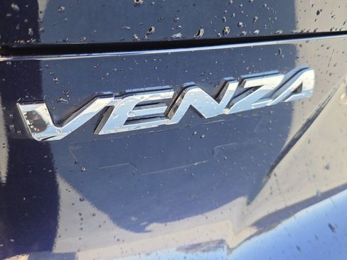 Used 2024 Toyota Venza Limited AWD/4WD image 9