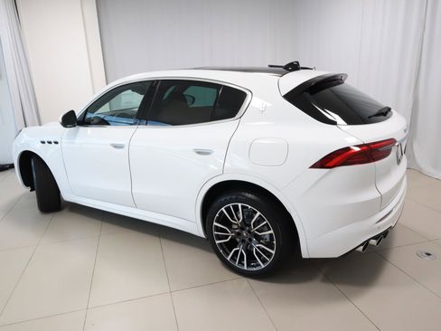 New 2025 Maserati Grecale GT image 3