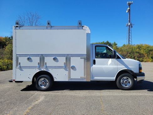 New 2025 GMC Savana 3500 w/ Power Convenience Package image 8