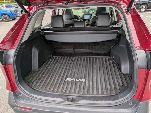 Used 2022 Toyota RAV4 XLE Premium image 22