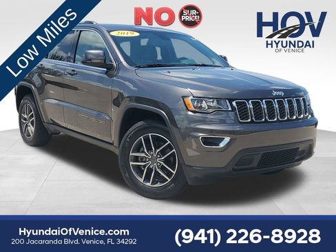 Used 2019 Jeep Grand Cherokee Laredo w/ Laredo X Package RWD image 1
