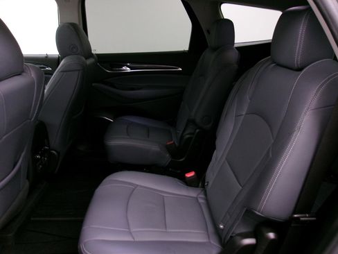 Used 2021 Buick Enclave Essence image 9