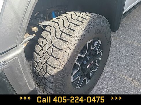 Used 2025 GMC Sierra 2500 AT4X image 3