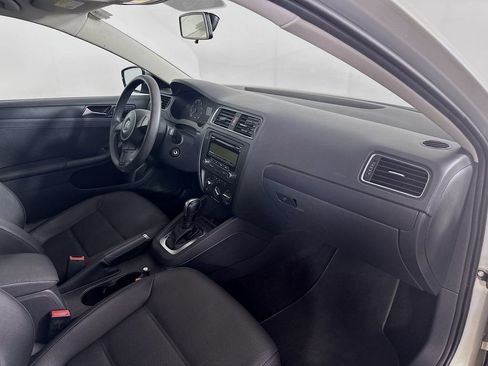 Used 2011 Volkswagen Jetta SE FWD image 29