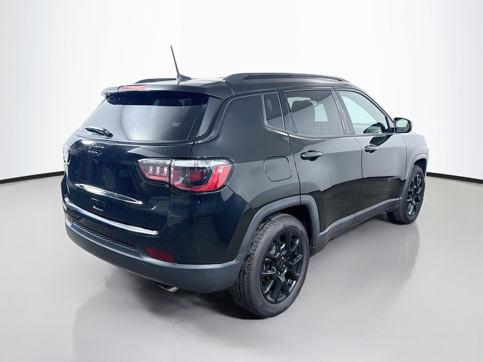Used 2022 Jeep Compass Latitude FWD image 7