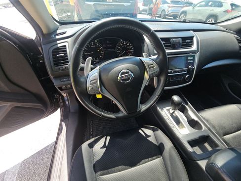 Used 2016 Nissan Altima 2.5 SR w/ Interior Lighting Package FWD image 7
