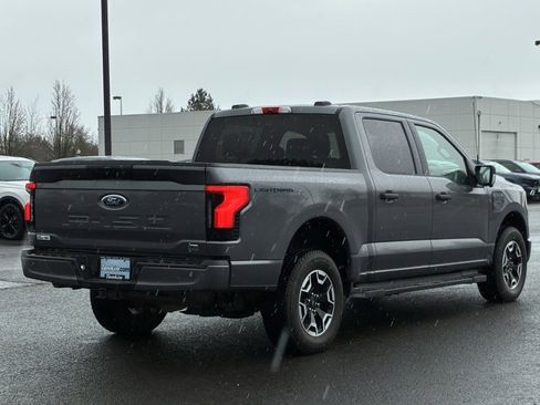 Used 2022 Ford F150 Lightning XLT image 7