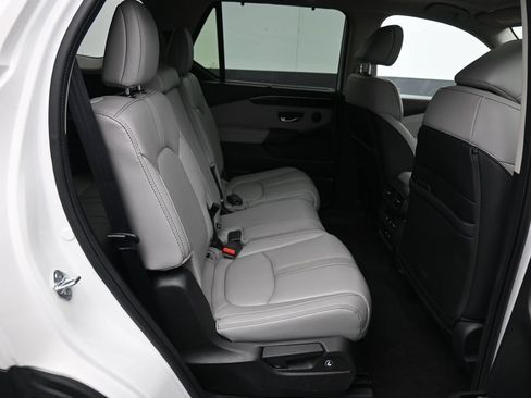 Used 2024 Honda Pilot Touring image 26