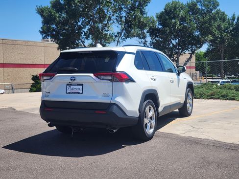 Used 2021 Toyota RAV4 XLE Premium AWD/4WD image 4