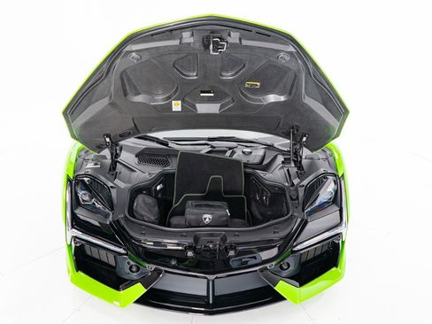 Used 2024 Lamborghini Revuelto image 31