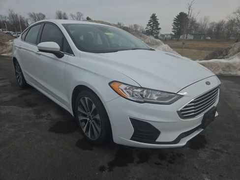 Used 2019 Ford Fusion SE image 1