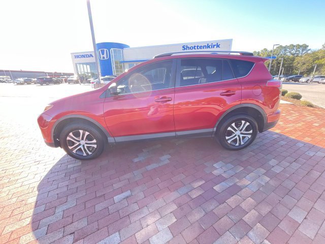 Used 2017 Toyota RAV4 LE FWD image 33
