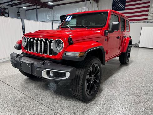 Used 2025 Jeep Wrangler Sahara w/ Safety Group image 5