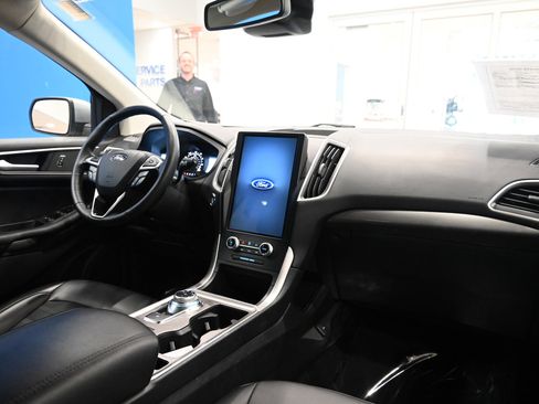 Certified 2024 Ford Edge SEL image 13