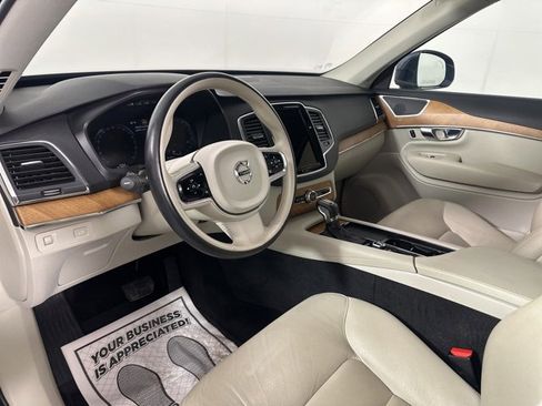 Used 2022 Volvo XC90 T6 Momentum w/ Climate Package image 25