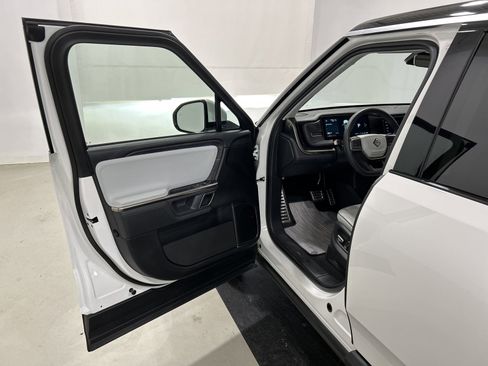 Used 2024 Rivian R1S Adventure AWD/4WD image 16