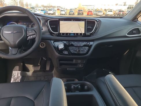 New 2026 Chrysler Pacifica Select image 18
