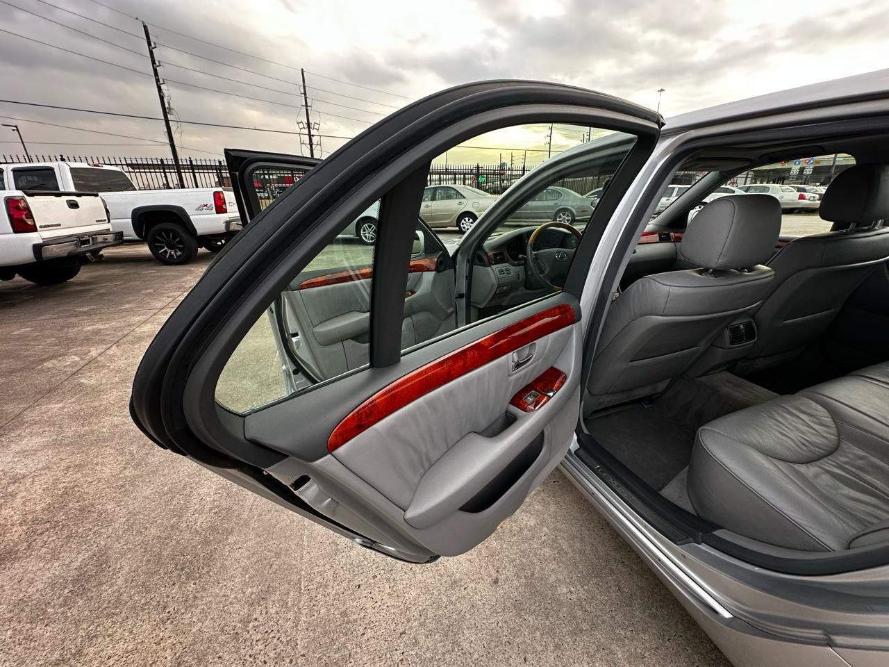 Used 2004 Lexus LS 430 RWD image 33