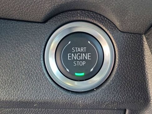 Certified 2025 Chevrolet Traverse LT FWD image 33