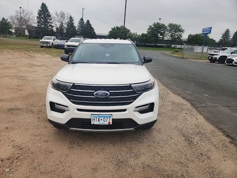 Used 2021 Ford Explorer XLT w/ Equipment Group 202A AWD/4WD image 2