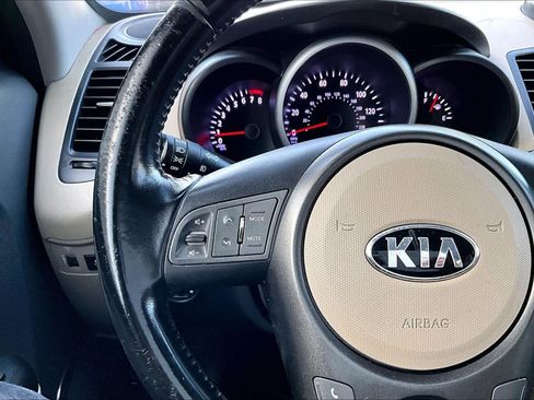 Used 2013 Kia Soul ! w/ Premium Pkg FWD image 22