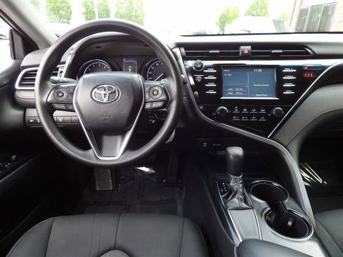 Used 2018 Toyota Camry LE image 11