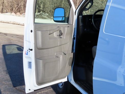 New 2025 Chevrolet Express 2500 Work Van w/ Safety Package image 23