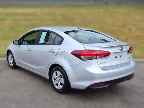 Used 2017 Kia Forte LX w/ LX Popular Package FWD image 9