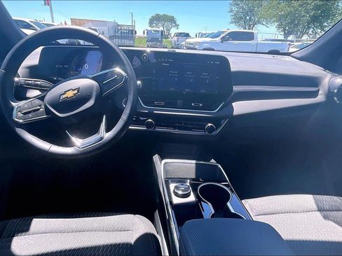 Used 2026 Chevrolet Equinox LT FWD image 16