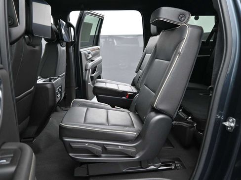 Used 2021 Chevrolet Suburban Premier AWD/4WD image 14