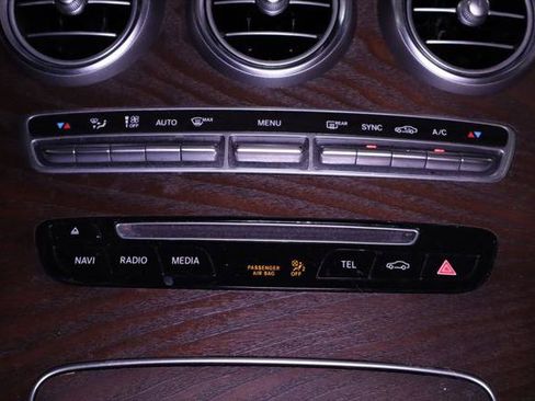 Used 2019 Mercedes-Benz GLC 300 4MATIC image 23