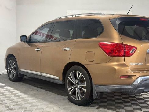 Used 2017 Nissan Pathfinder Platinum w/ Family Entertainment Package FWD image 7