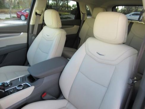 Certified 2025 Cadillac XT5 Premium Luxury w/ Technology Package image 18