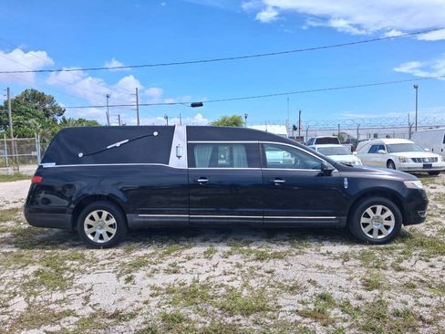 Used 2013 Lincoln MKT AWD image 5