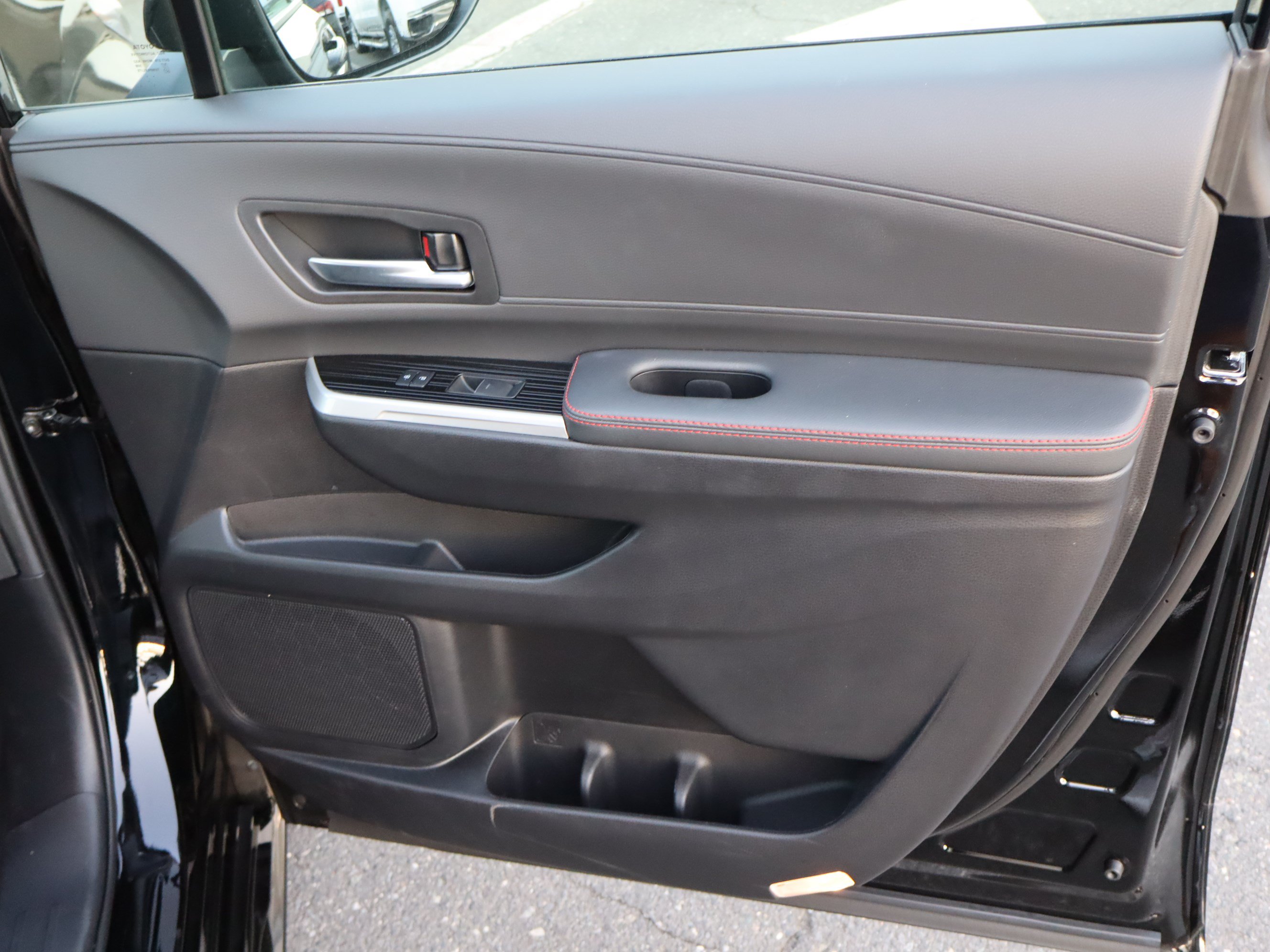 Used 2026 Toyota Sienna XSE FWD image 36