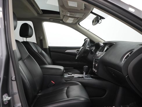 Used 2017 Nissan Pathfinder SL w/ SL Premium Package AWD/4WD image 13