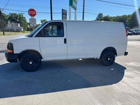 Used 2013 Chevrolet Express 2500 RWD image 2