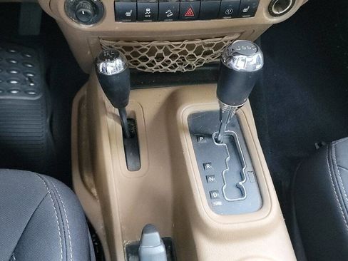 Used 2013 Jeep Wrangler Unlimited Sahara w/ Connectivity Group AWD/4WD image 13