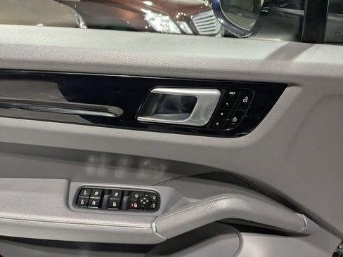Used 2019 Porsche Cayenne AWD/4WD image 21