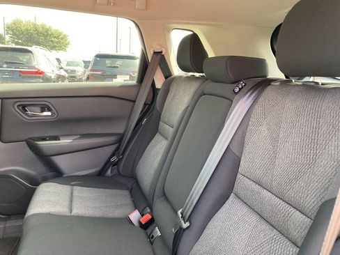 Used 2024 Nissan Rogue SV image 9