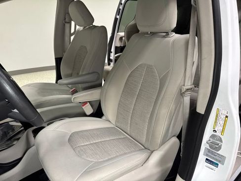 Used 2017 Chrysler Pacifica Touring Plus FWD image 15